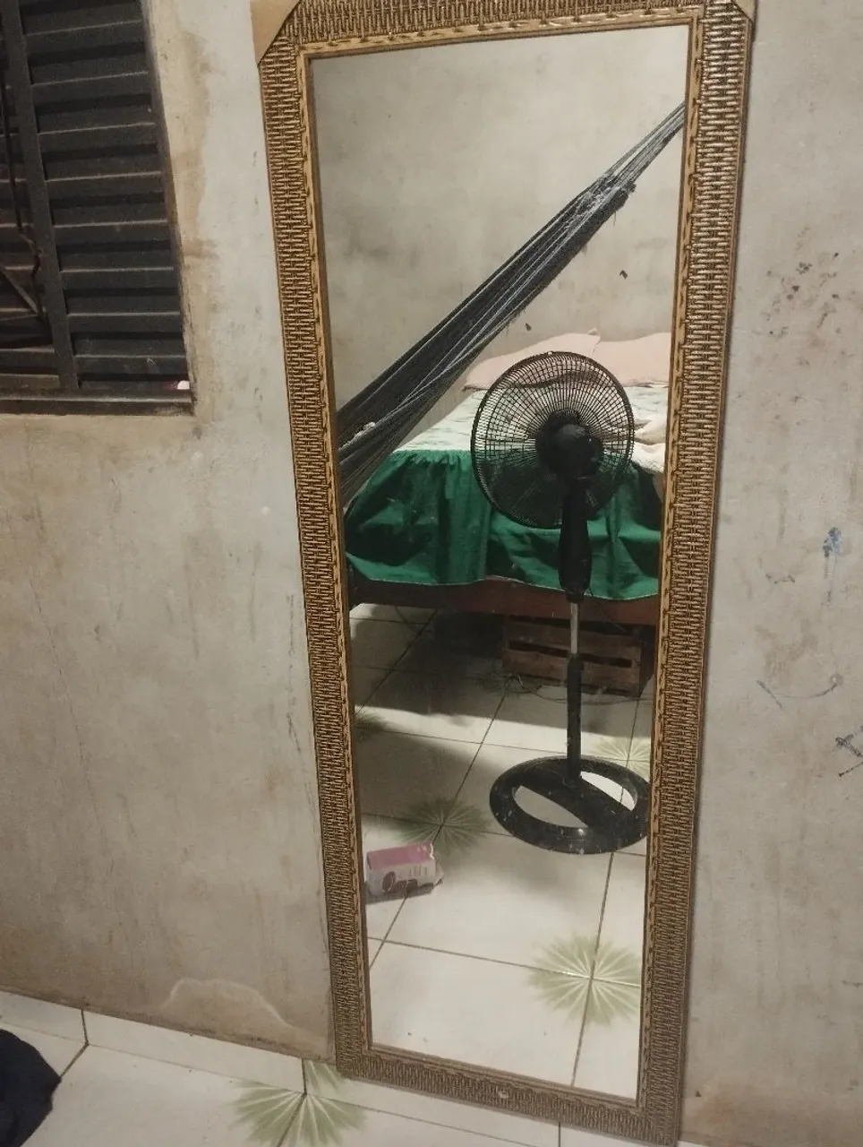 Espelho Decorativo com Moldura de Madeira