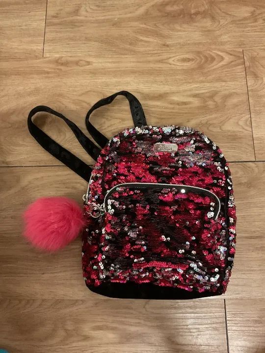 Mochila paetê da Justice