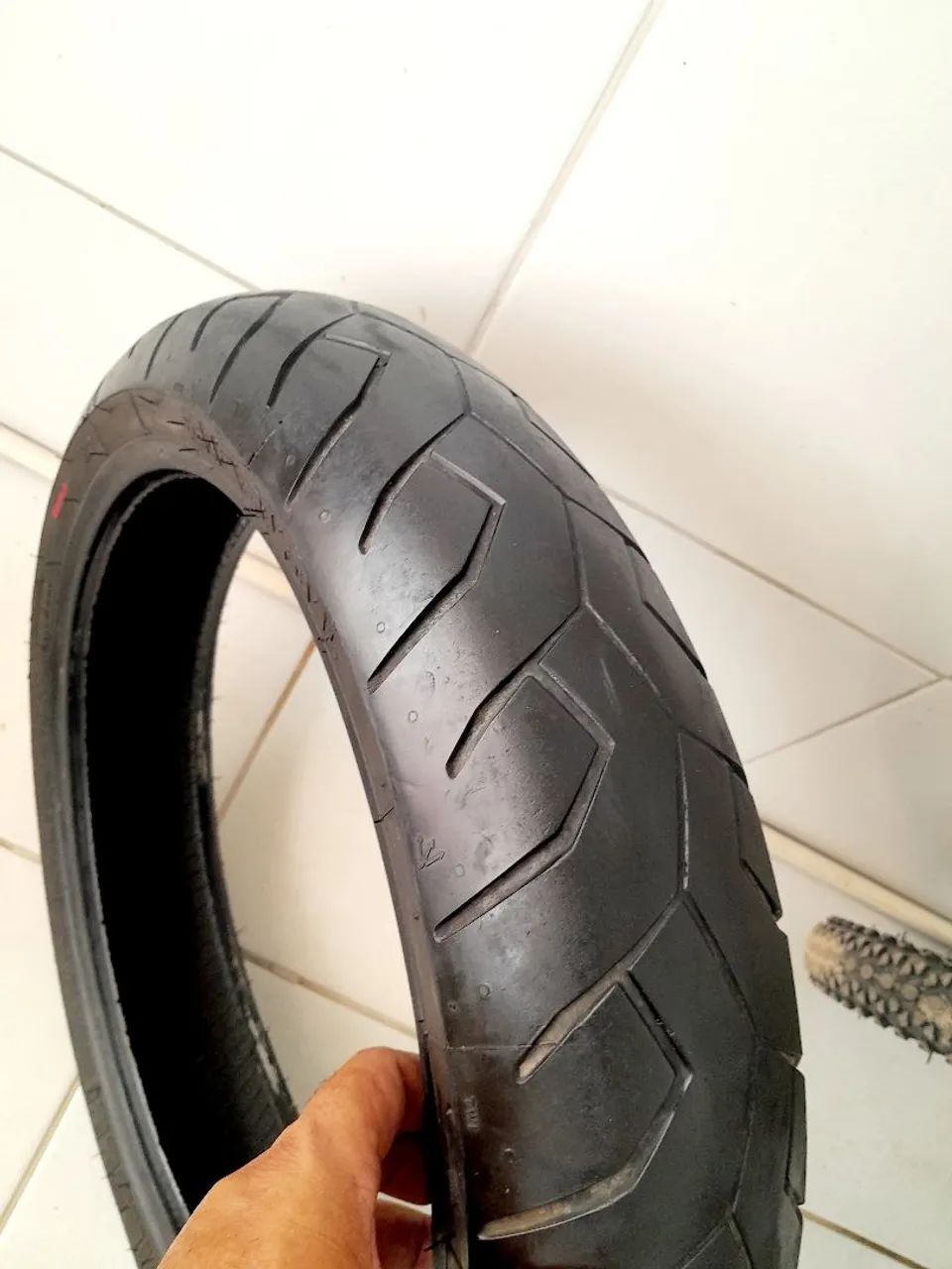Pneu Pirelli Aro 120/70 -17 Diablo Rosso - Dianteiro - USADO  - Foto 2