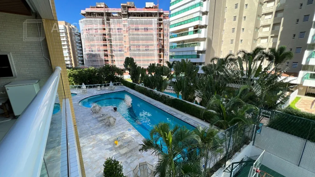 APARTAMENTO PE NA AREIA RECUADO COM 4 DORMITÓRIOS NA RIVIERA.
