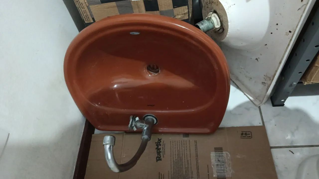 Pia e coluna de banheiro marrom ótimo estado  - Foto 2