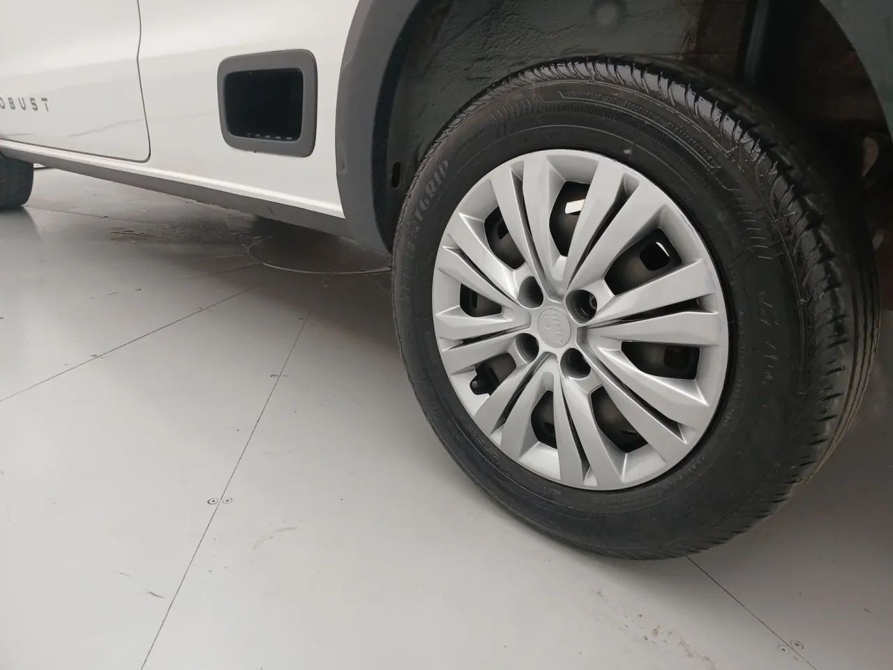 Volkswagen Saveiro Robust 1.6 Total Flex 16V CD, foto 12 de 16