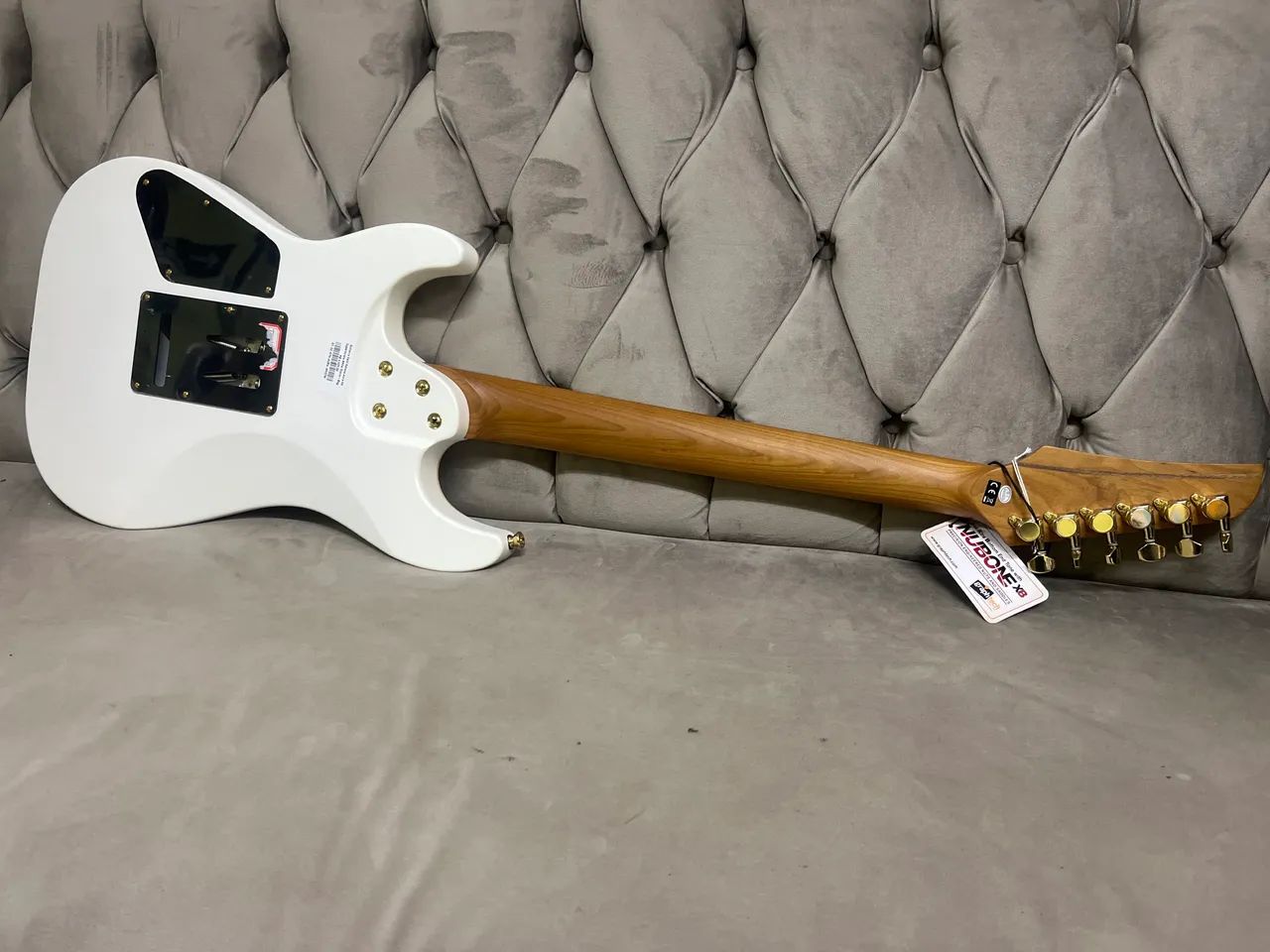 Guitarra Seizi Katana Aura HH Super strato White Storm