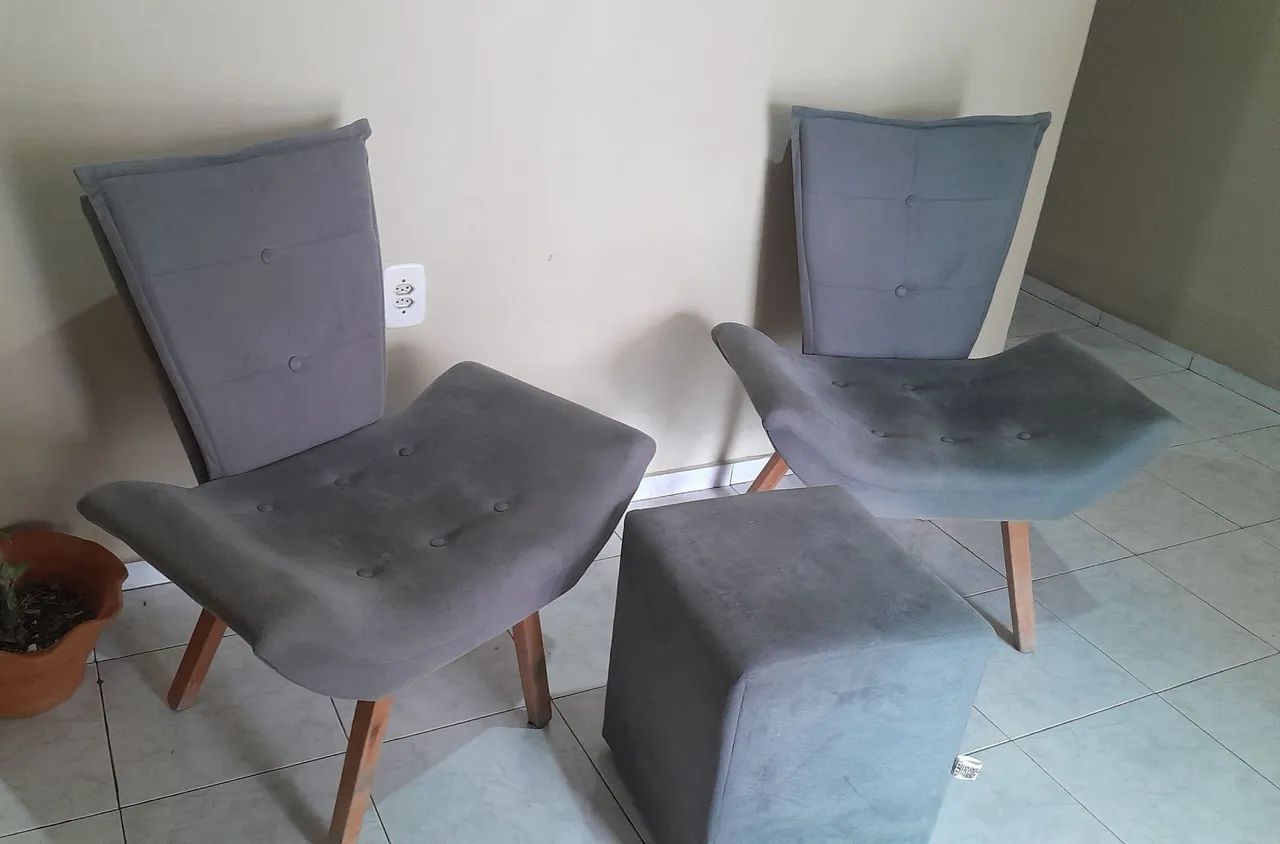 Sofá 2 lugares + poltronas + puff