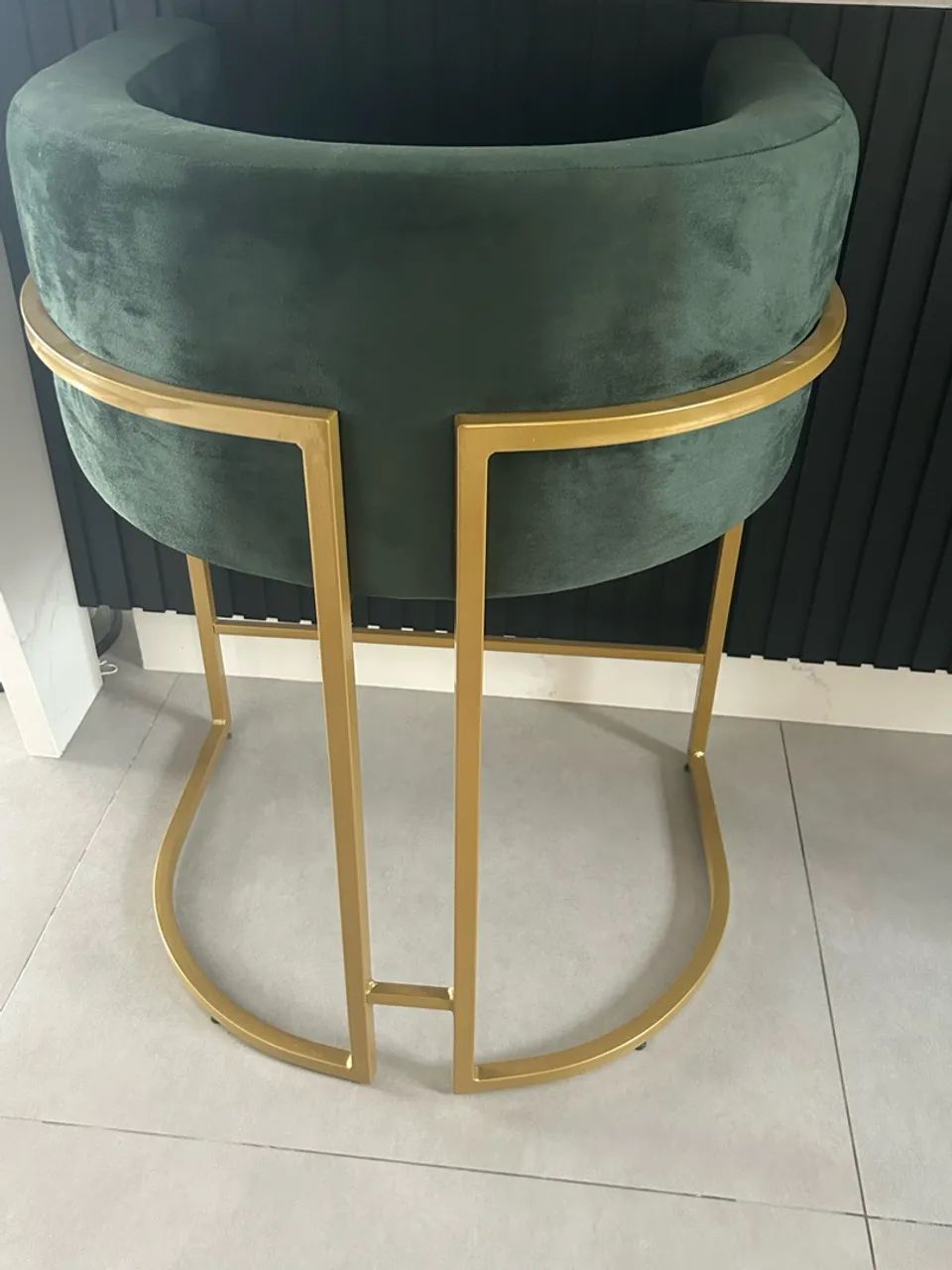 vendo kit com 3 banquetas dourada com verde musgo 