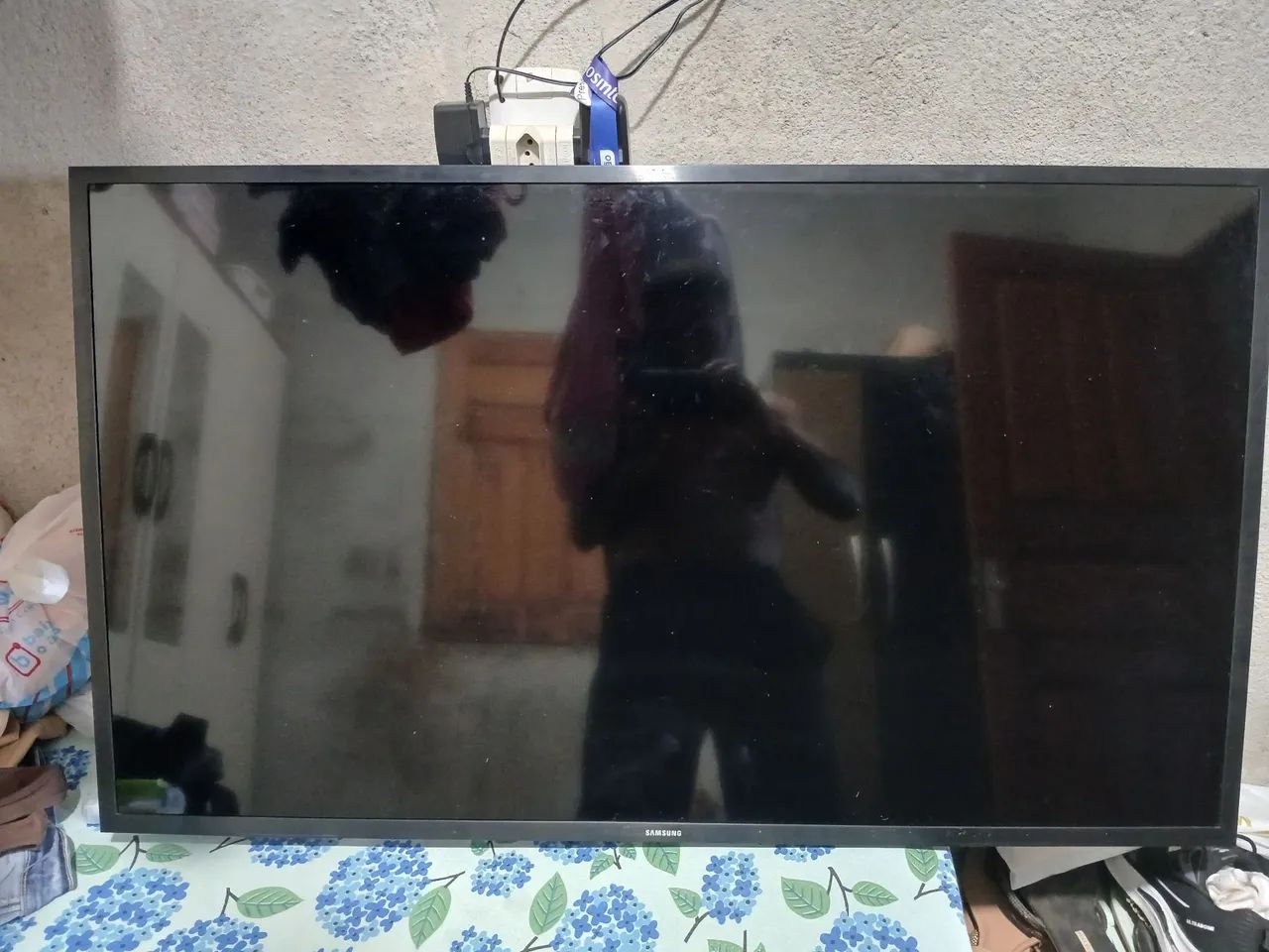 Vende se tv 43 polegadas Samsung. 
