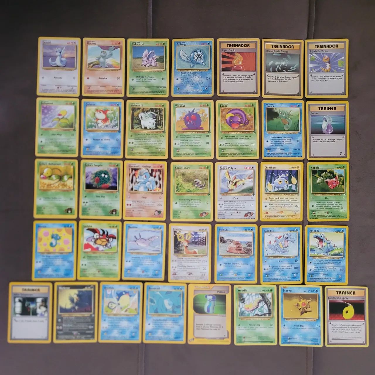Lote com 36 cartas Pokémon Base set, Selva, Fóssil, Neo e Evoluções