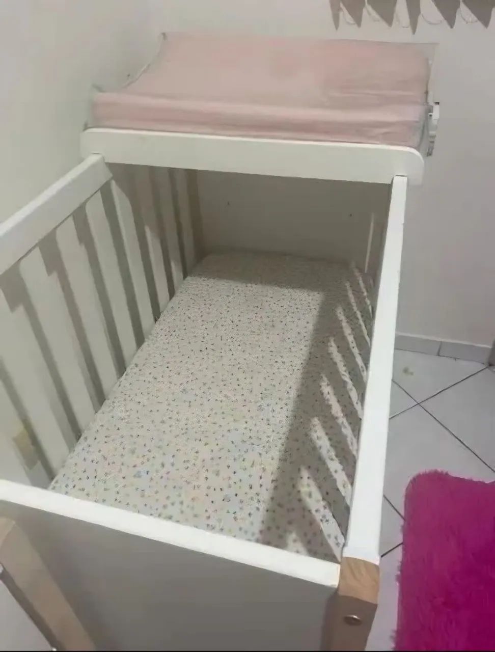 Berço TokStok com colchão 