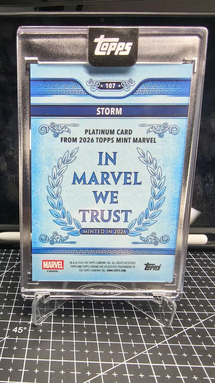 2026 Topps Mint Marvel Storm #107 Platinum Black /10 - 03/10 - Encapsulado Topps - Foto 2