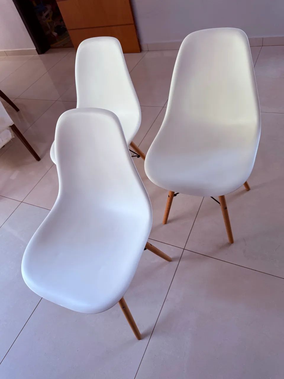 Cadeira Eames Eiffel Branca - Excelente Estado!  R$ 50,00 ( Cada ). - Foto 5