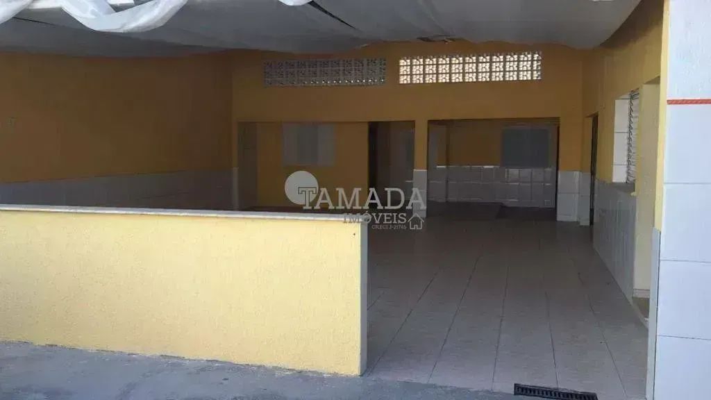 Casa à venda com 3 quartos, 3 salas, 2 cozinhas, 1 despensa, 4 banheiros - Foto 2