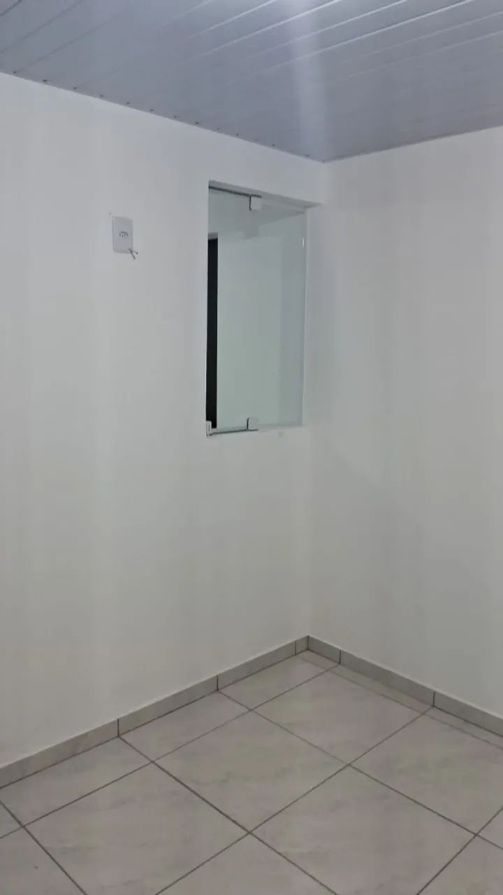 Alugo casa sem garagem 