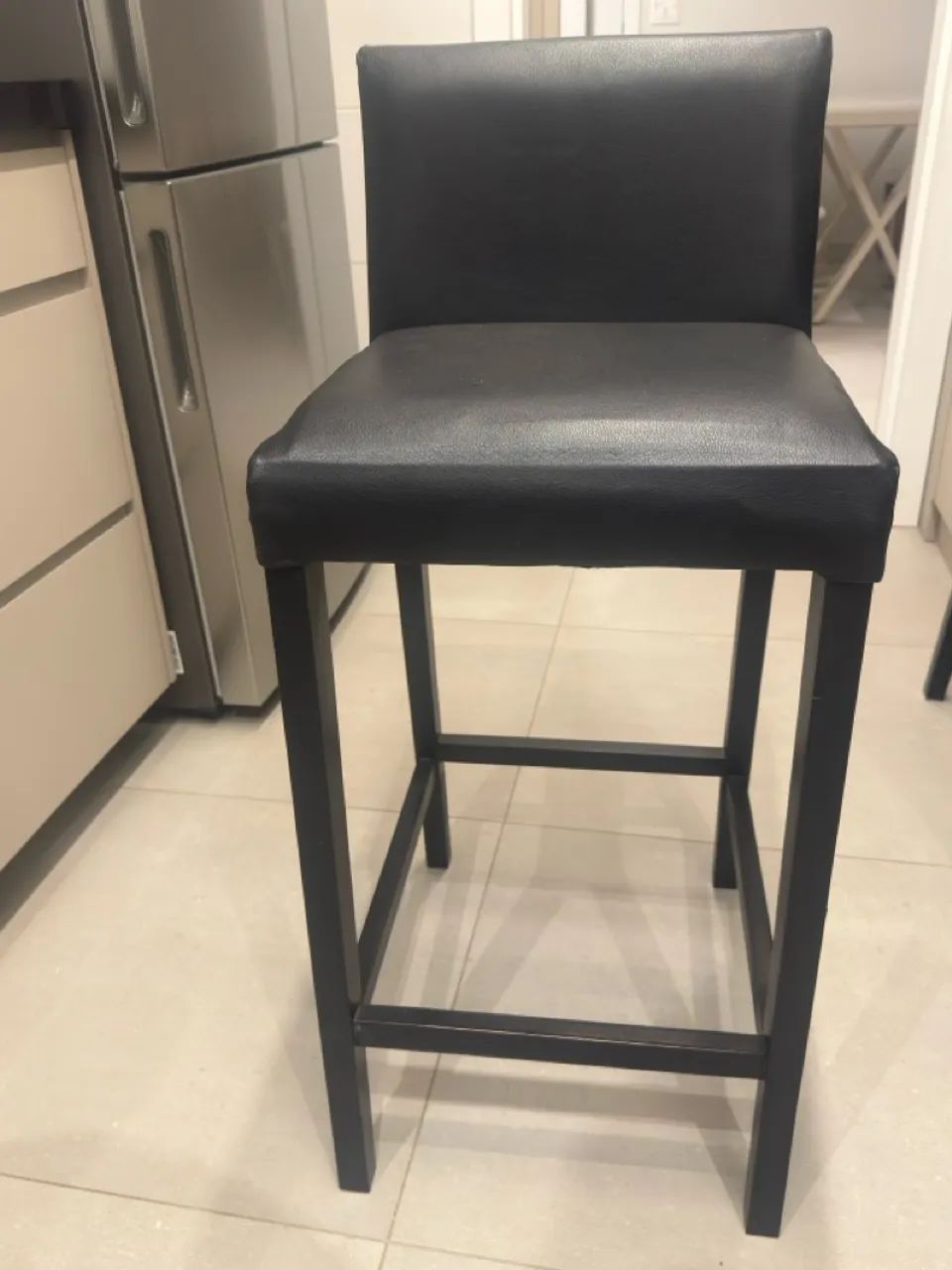 Banqueta de courino preta  - Foto 2