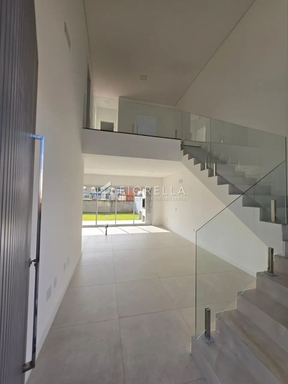 Casa Alto Padrão Delta Ville com 01 suíte e 02 demi-suítes - Biguaçu/SC