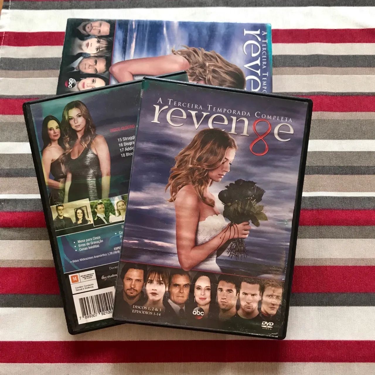 box dvd revenge terceira temporada - Foto 3