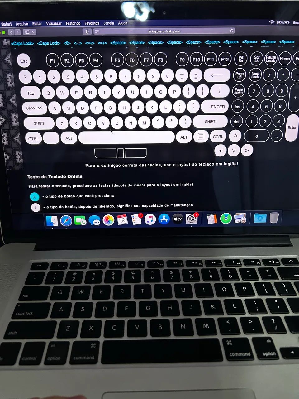 MacBook Pro Retina 15インチ・C7／16G／512G／W11 MacBook Pro (15 polegadas, 2018) - Especificações técnicas