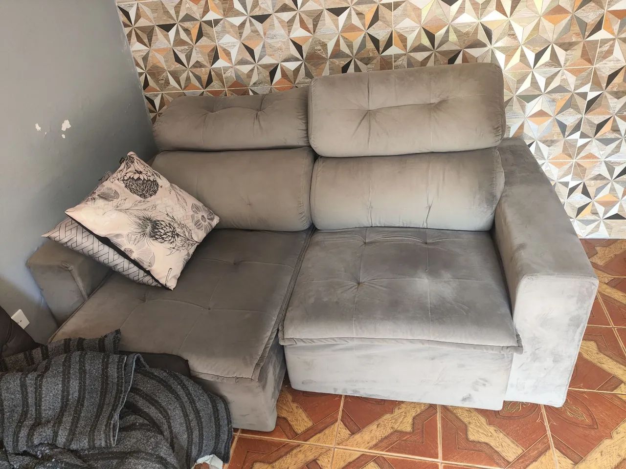 Sofa retrátil de 2metros bom estado 