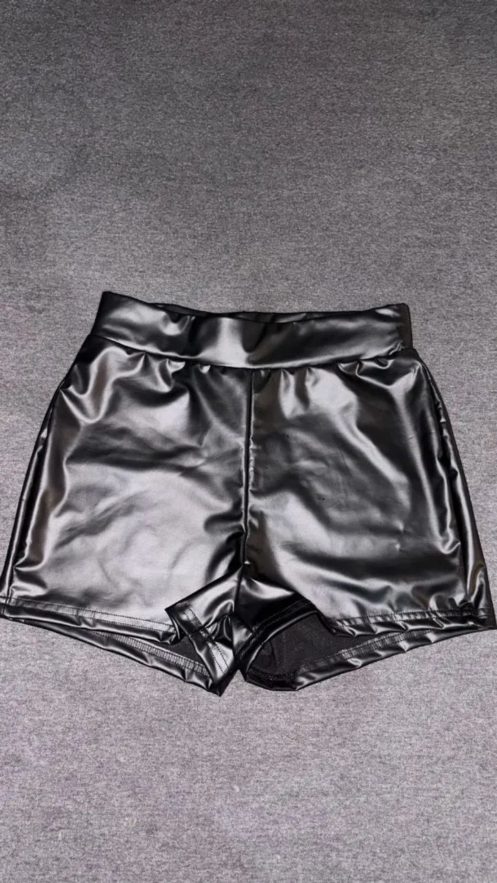 short couro shein
