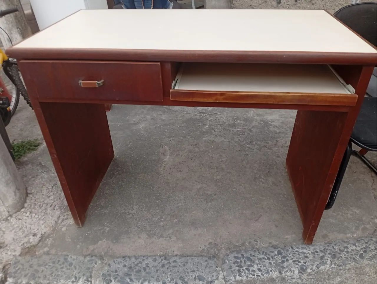 Mesa para estudo ou computador 