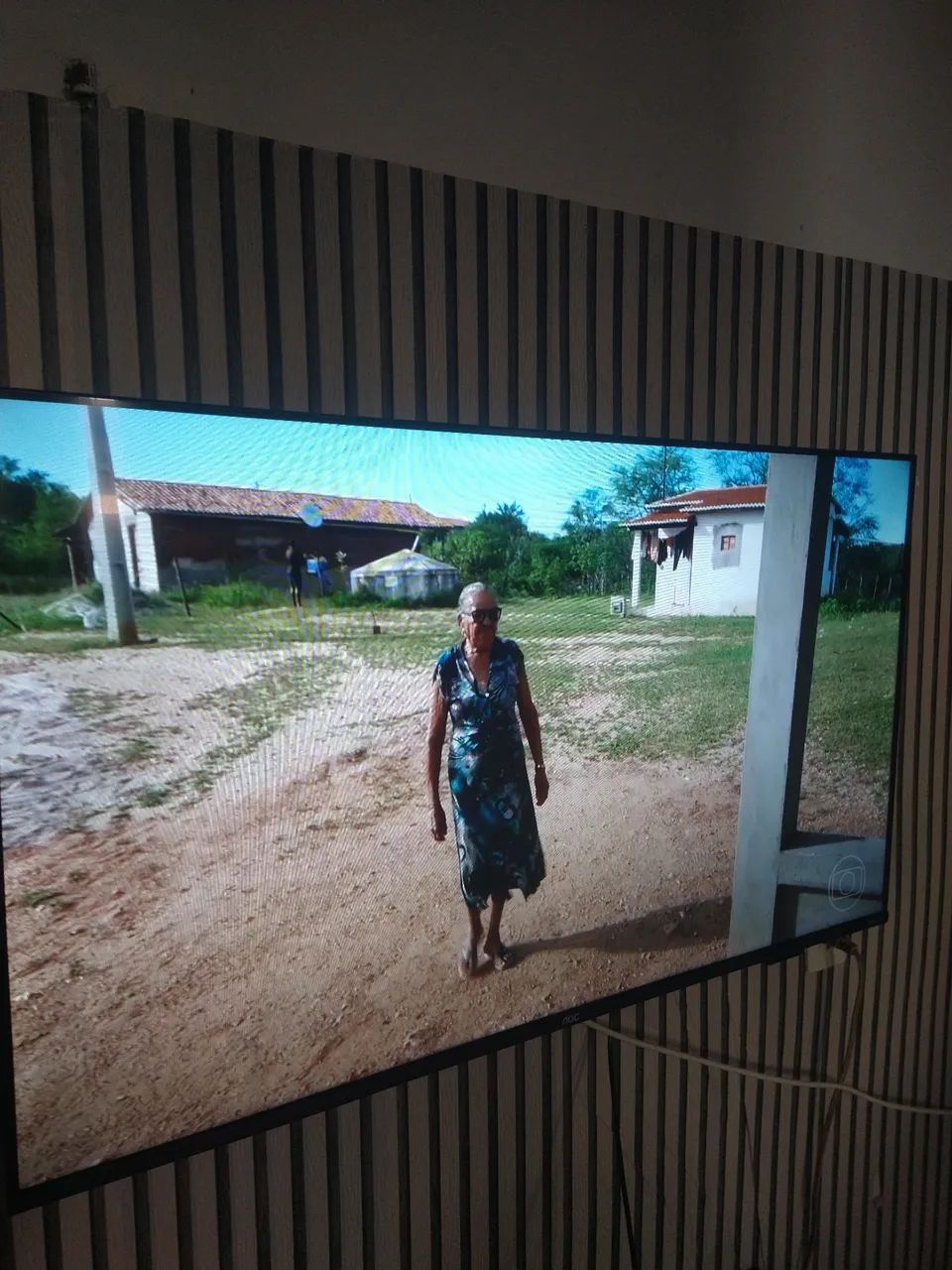 Tv 43" AOC - Foto 3