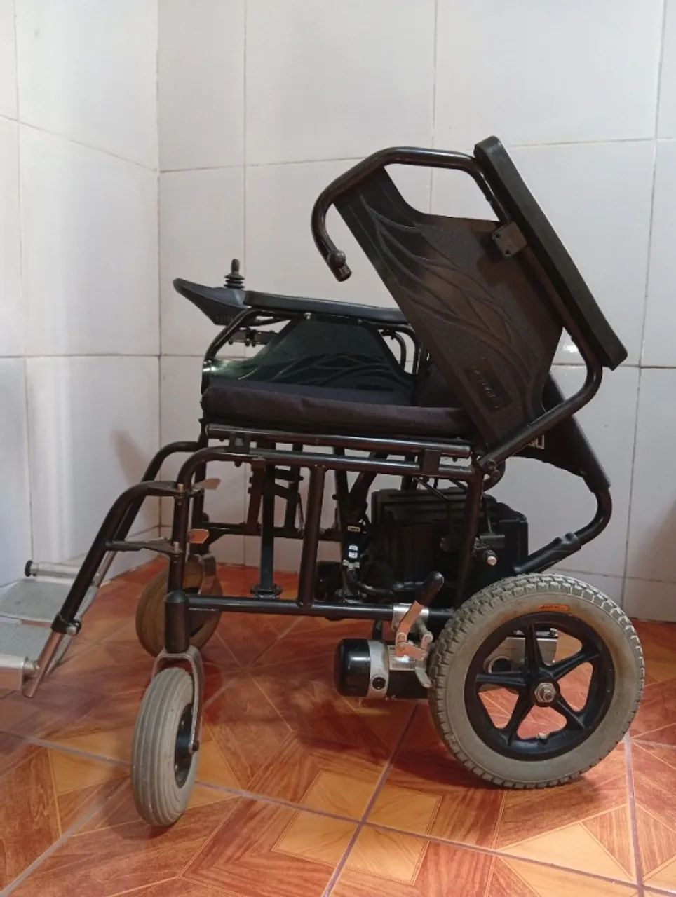 Cadeira de Rodas Motorizada  - Foto 3