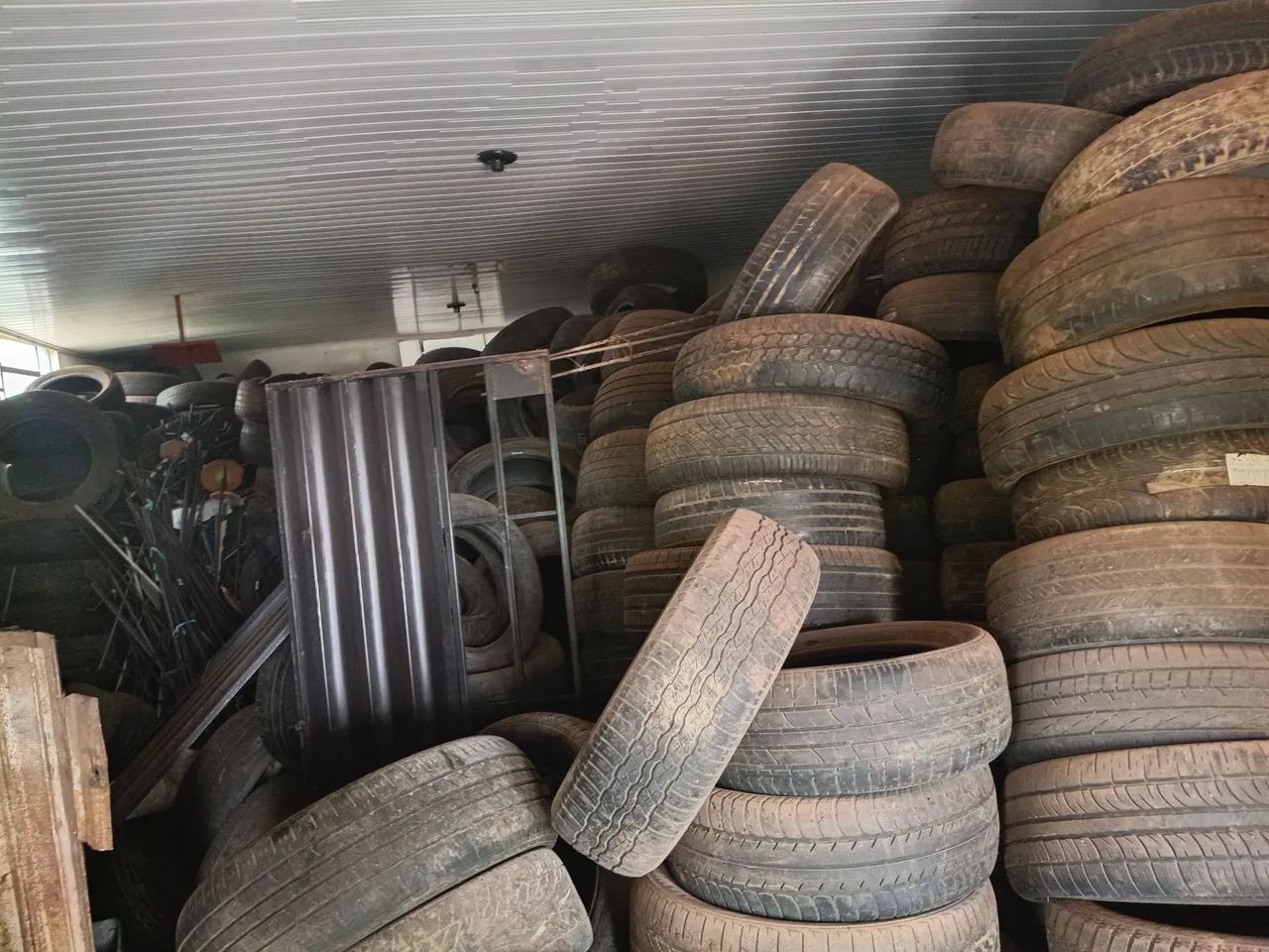 VENDO  900 PNEUS MAIS DE MEIA VIDA - Foto 4