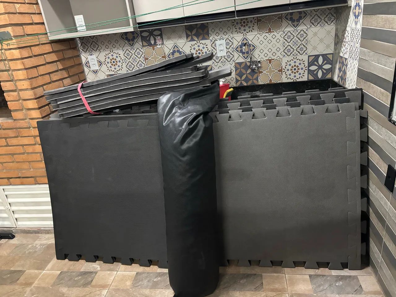 Tatames e saco de pancada - Foto 4