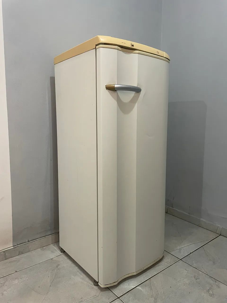 Geladeira Eletrolux RE26 - Usada