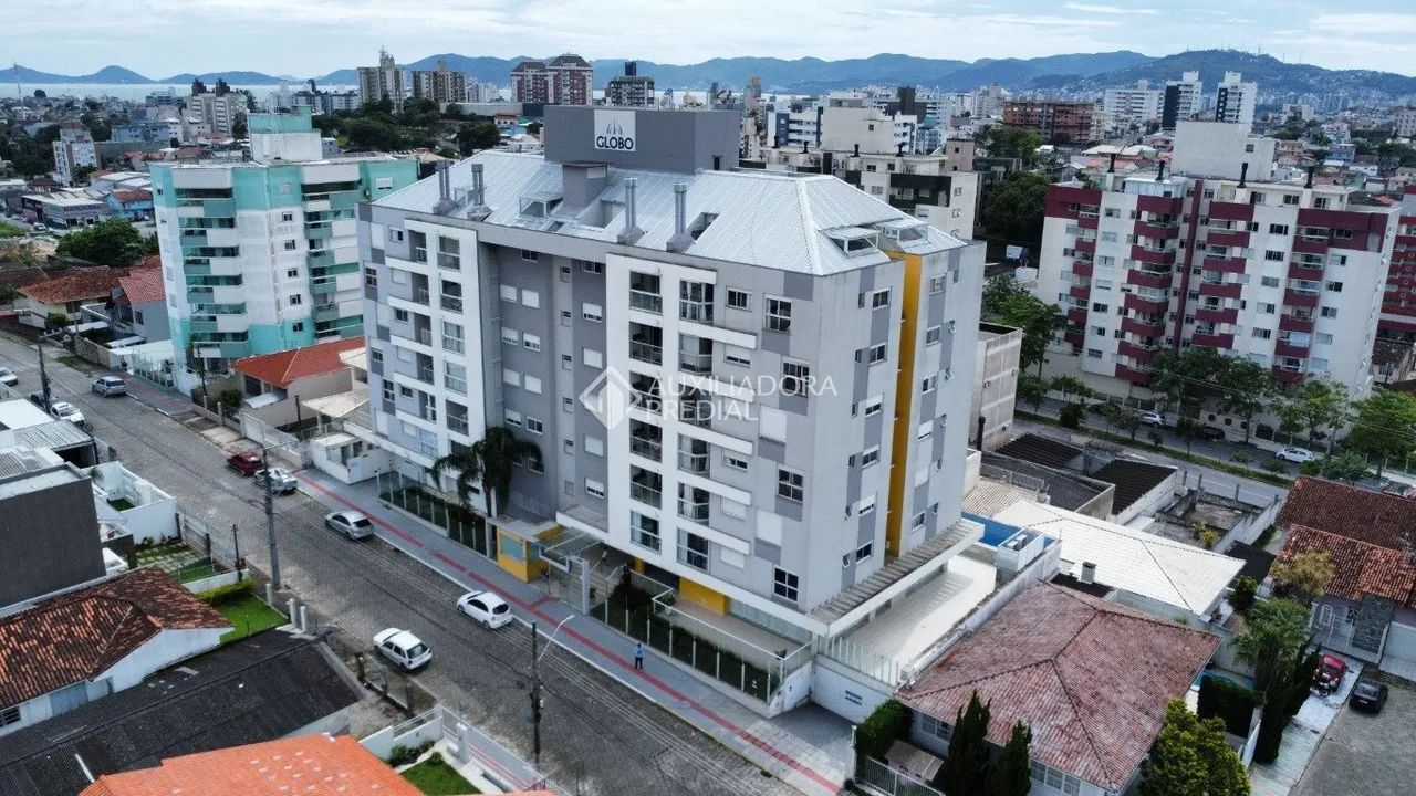 Apartamento semi-mobiliado com moveis de qualidade localizado em Capoeiras - Florianópolis