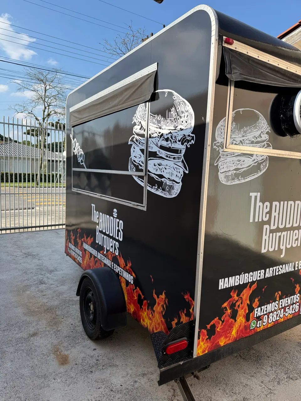 Foodtruck com churrasqueira 