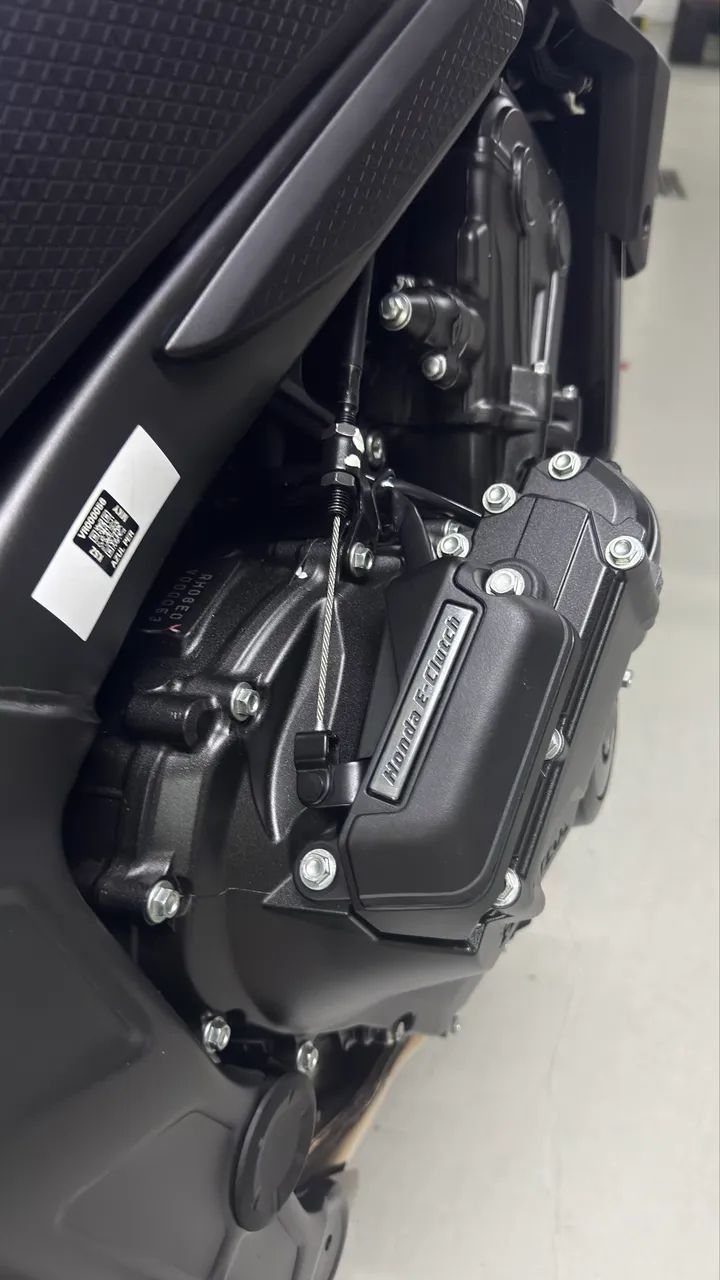 Vendo CB 650R E-CLUTCH 2027 - Foto 4
