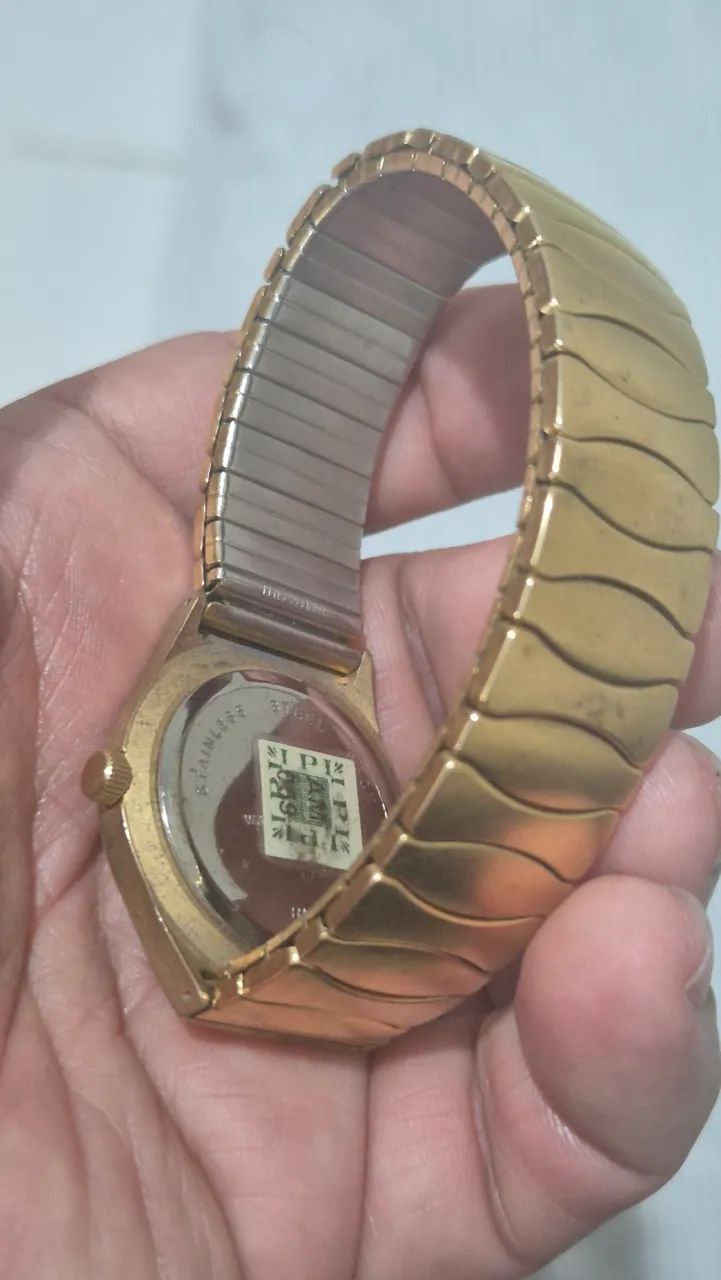 Relógio WATER PROOF  QUARTZ  DOURADO    -   SEM USO  - Foto 5