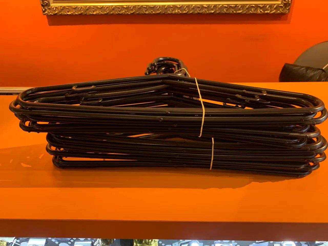 Cabides roupas preto com 20 unidades - Foto 5
