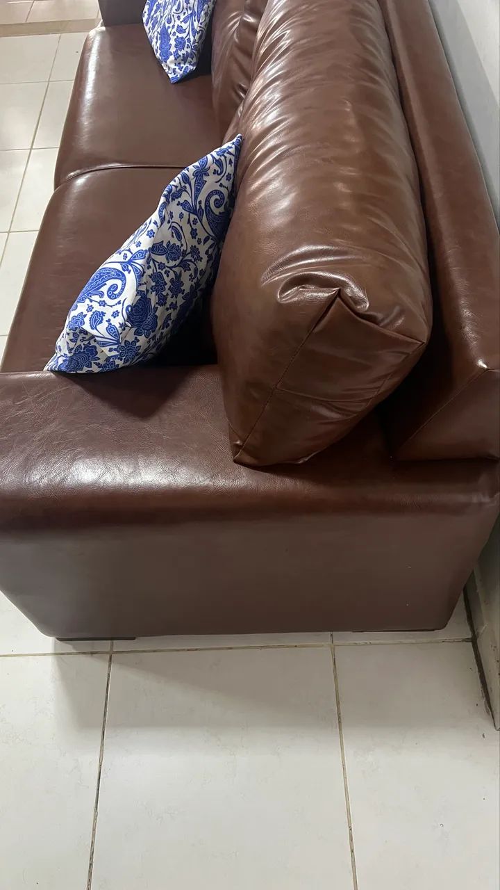 Sofá marrom 3 lugares novo  - Foto 3