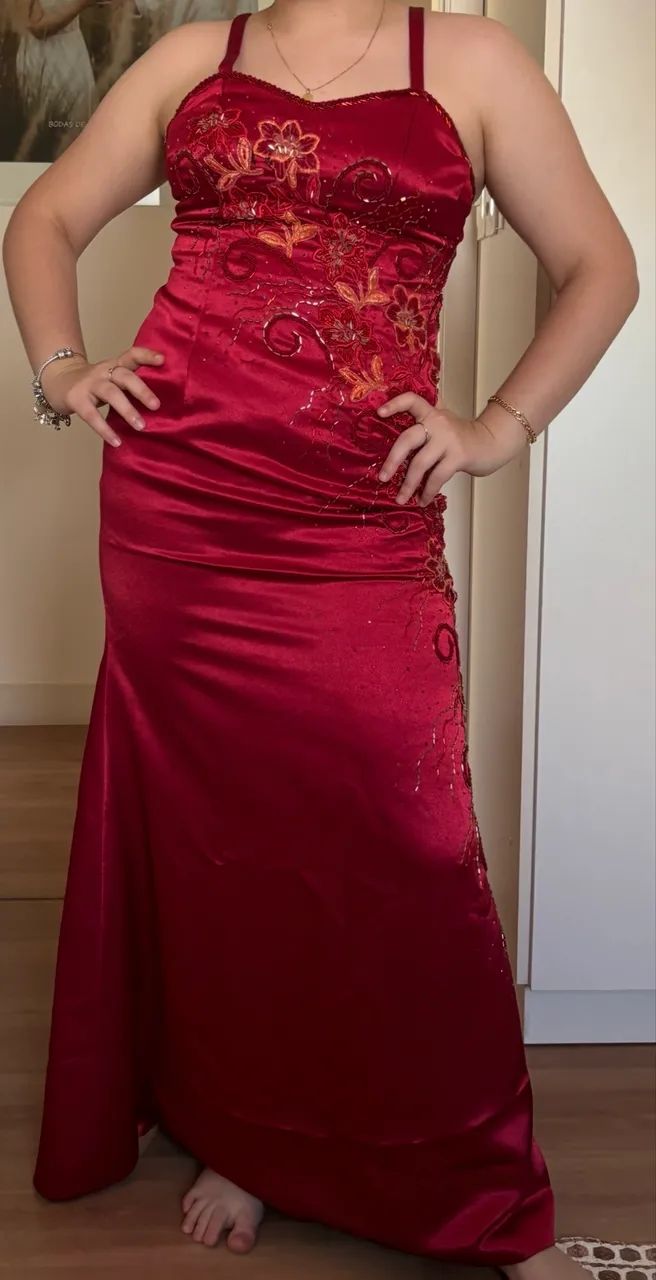 Vestido de festa bordado a mão 