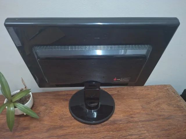 Monitor LG 19" W1942s - Excelente estado - Foto 3