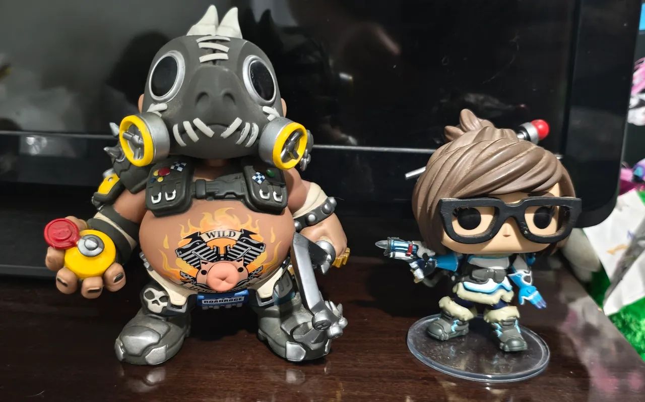Funkos pop overwatch blizard original Roadhog e mei faço envio 