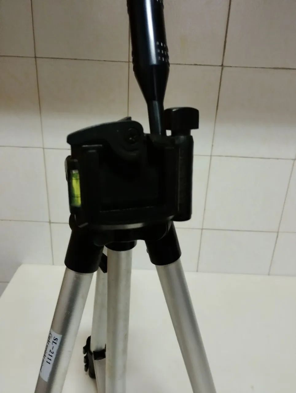 Tripé para câmera e celular - Foto 3