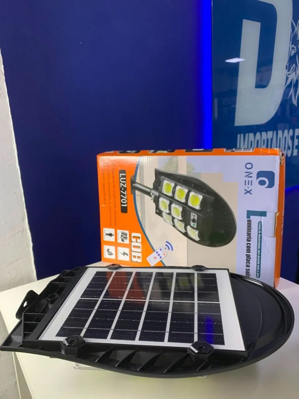 Luminária Solar LED COB ONE-X LUZ-7701 Tipo Poste com Sensor de Presença e Controle (Nova) - Foto 2