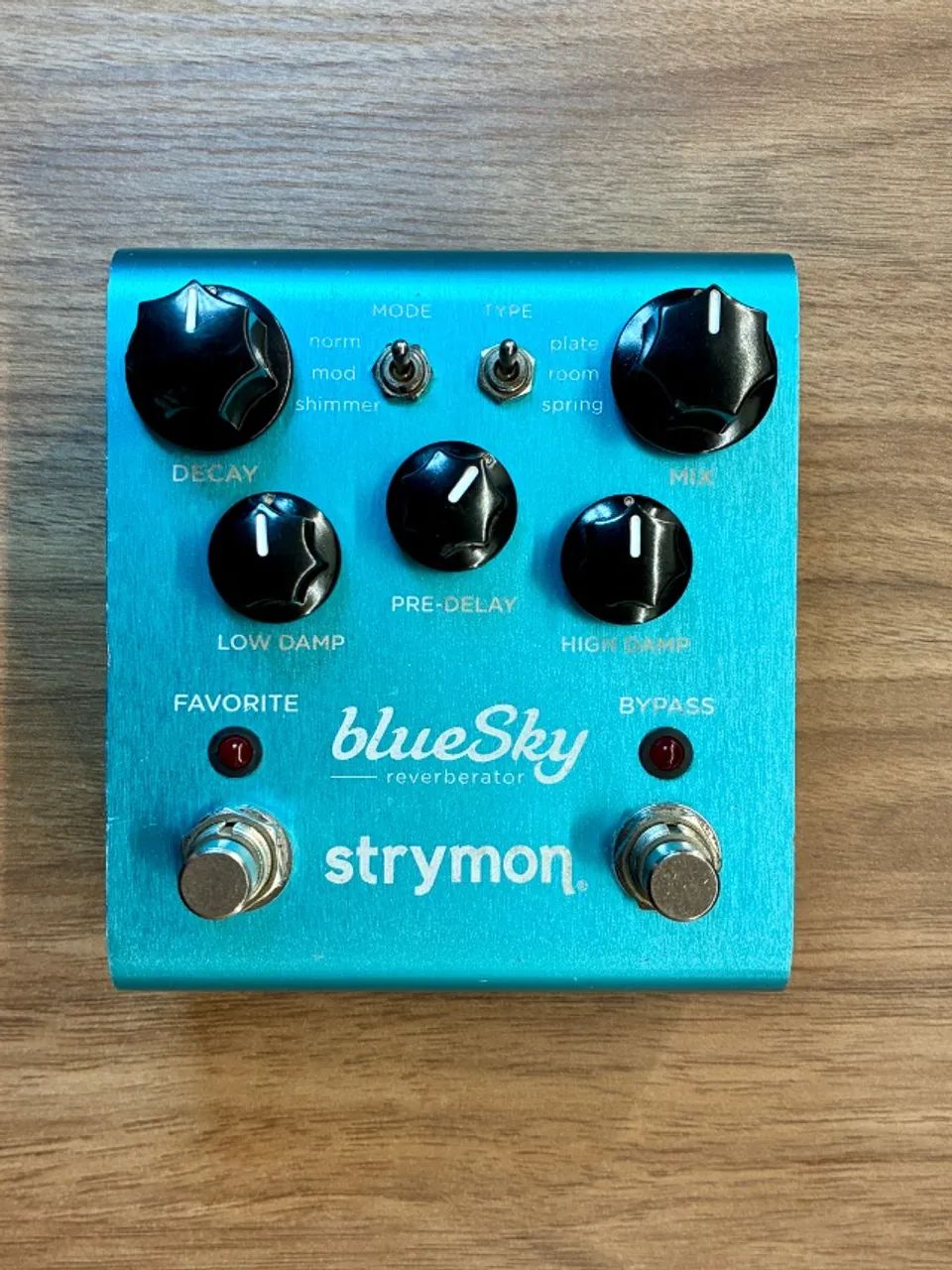 Pedal Strymon BlueSky - Reverb para Guitarra Elétrica - worship e