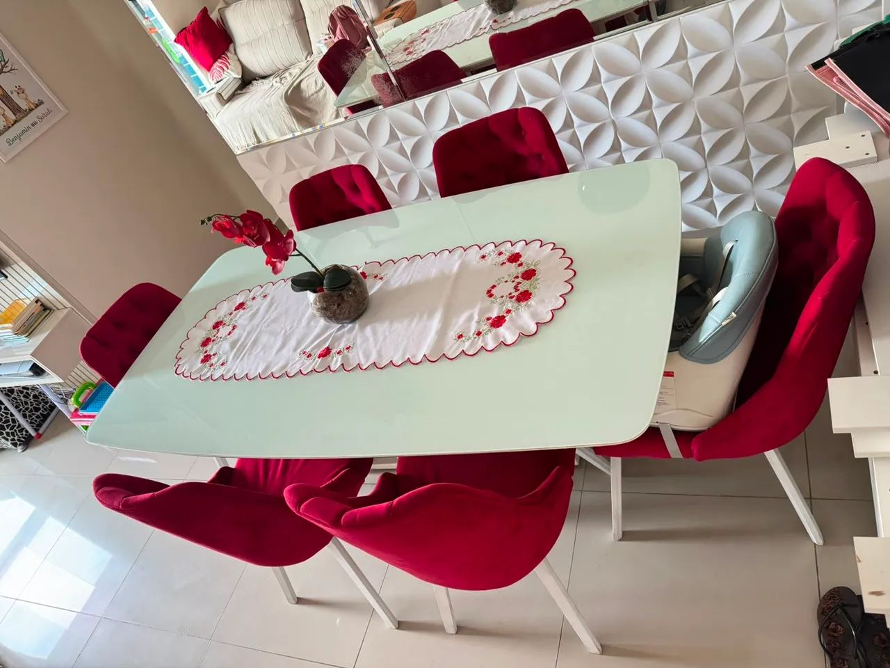 Mesa de vidro branca com 6 cadeiras  - Foto 2