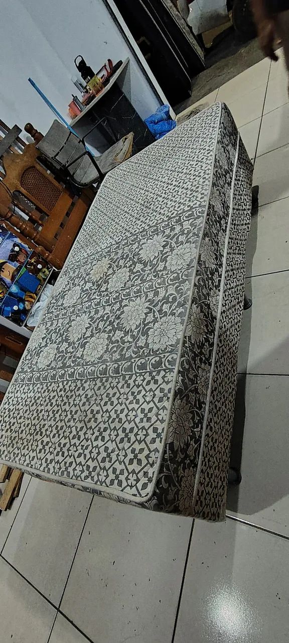 CAMA SOLTEIRO DE ESPUMA USADA R$260 ENTREGA GRÁTIS  - Foto 4