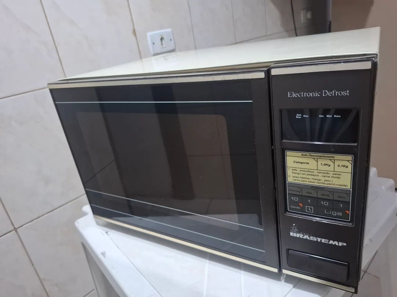 Vendo Micro-ondas 50 litros  impecável  - Foto 5