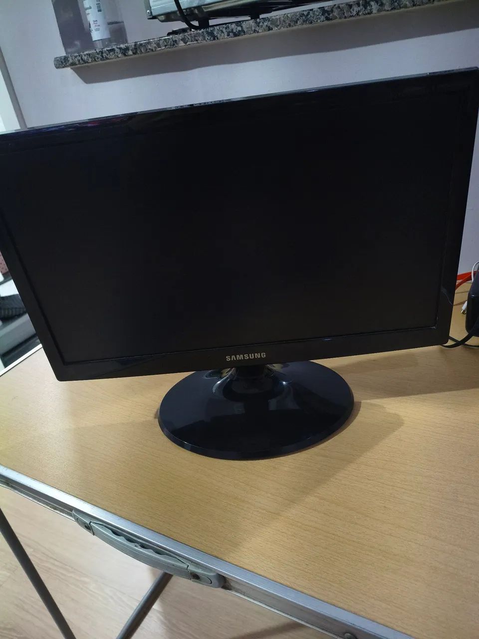 Monitor TV Samsung 19" LED SyncMaster T19B300 com HDMI e Som Integrado + Cabo