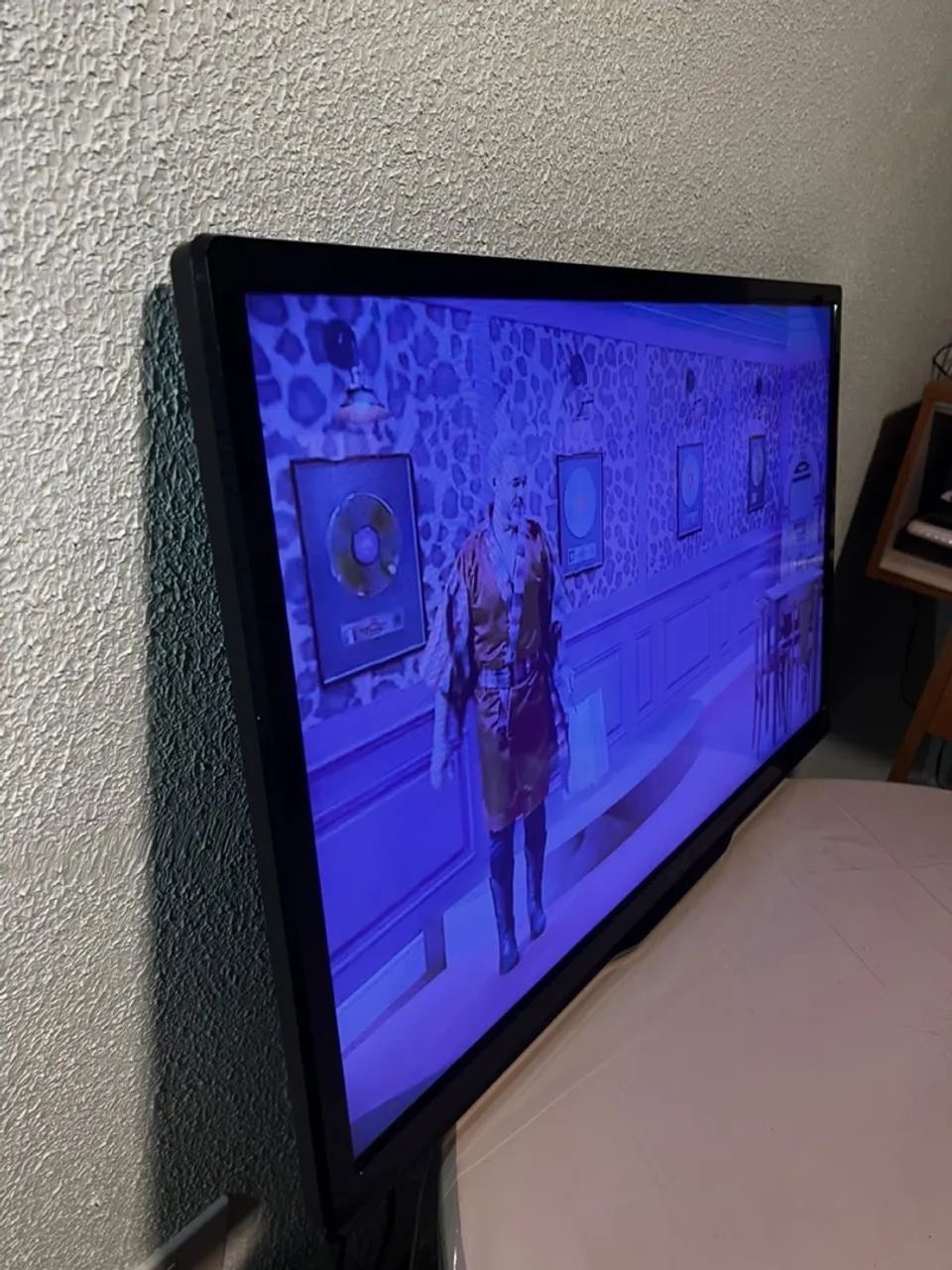 TV Philips 32 Polegadas LED Full HD com Controle - Foto 4