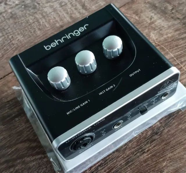 Interface de Áudio Behringer UM2  - Foto 3