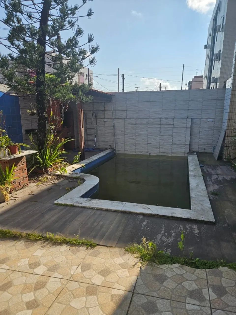 Excelente Casa nos Bancários com 06 Quartos, sendo 05 suítes e com Piscina. - Foto 3