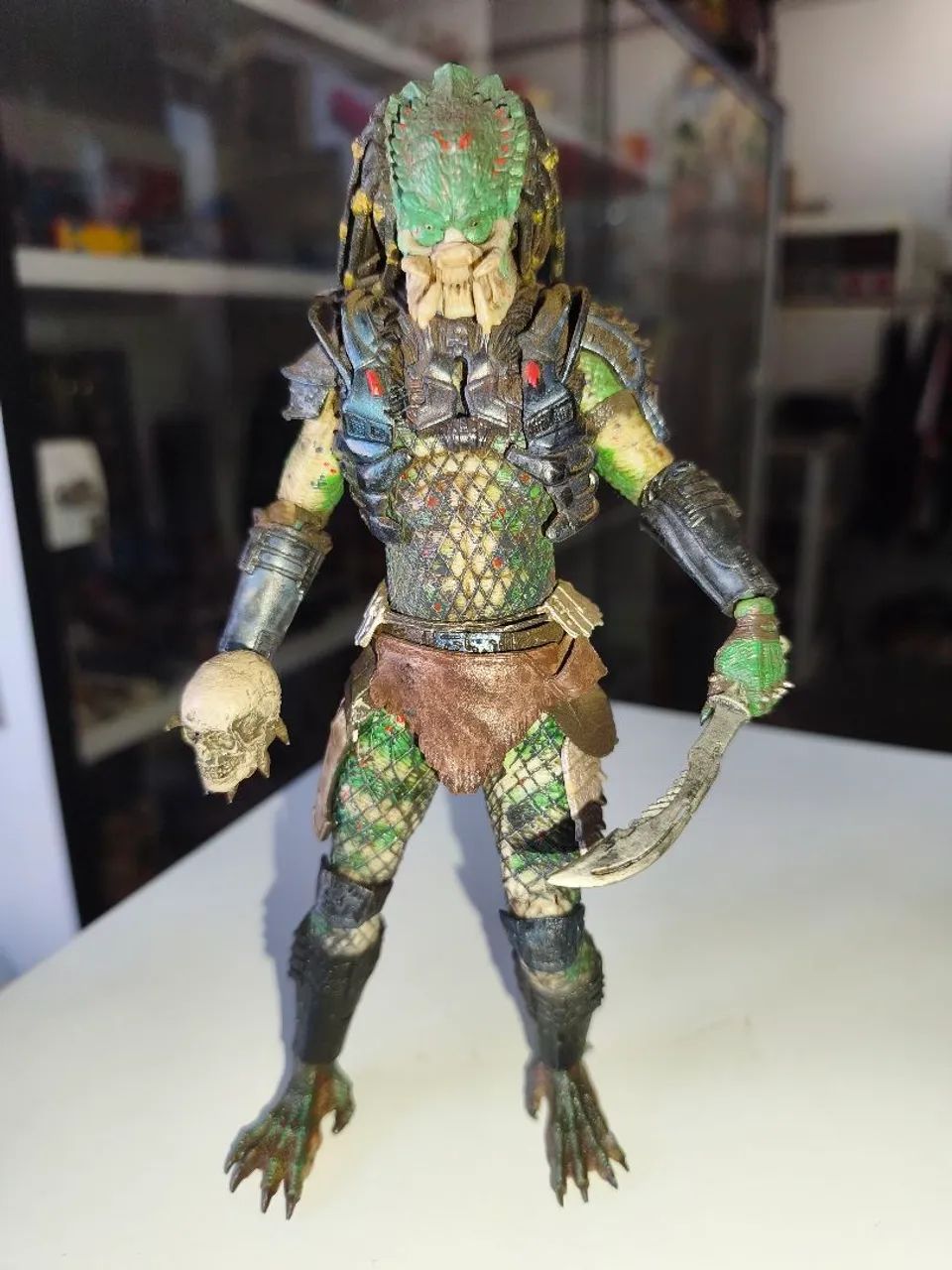 Boneco predador neca 19cm.