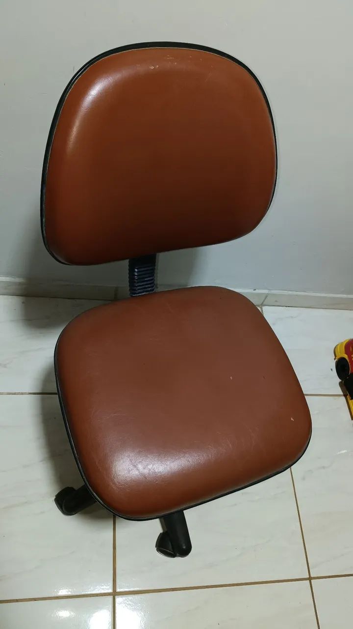 Cadeira escritório giratória 