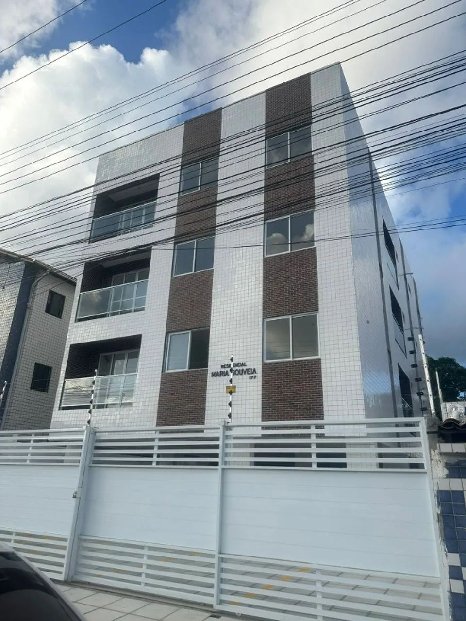 Apartamento na Torre com 02 quartos, sendo 01 suíte e ótima localização.